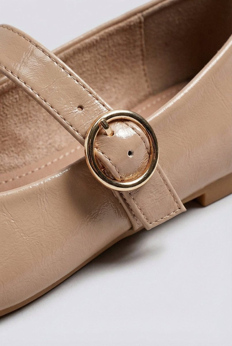 Ideal shoes - Mary Jane Ballet Flats With Buckle - Nude