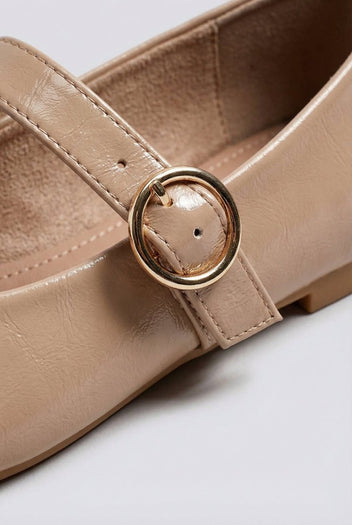 Ideal shoes - Mary Jane Ballet Flats With Buckle - Nude