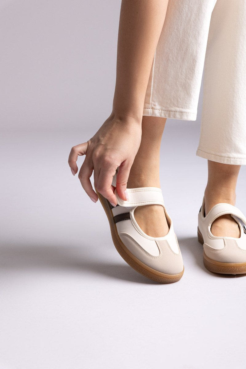 Ideal shoes - Mary Jane Sneakers - Beige Matte