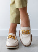 Μοκασίνια με ματ μεταλλική αγκράφα ERYNN - Μπεζ - thefashionproject.gr - ERYNN