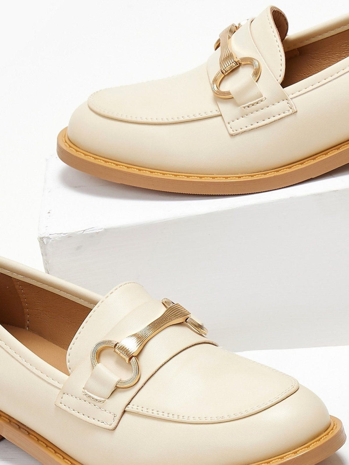Μοκασίνια με μεταλλικό στοιχείο - Μπεζ - thefashionproject.gr - Super Mode