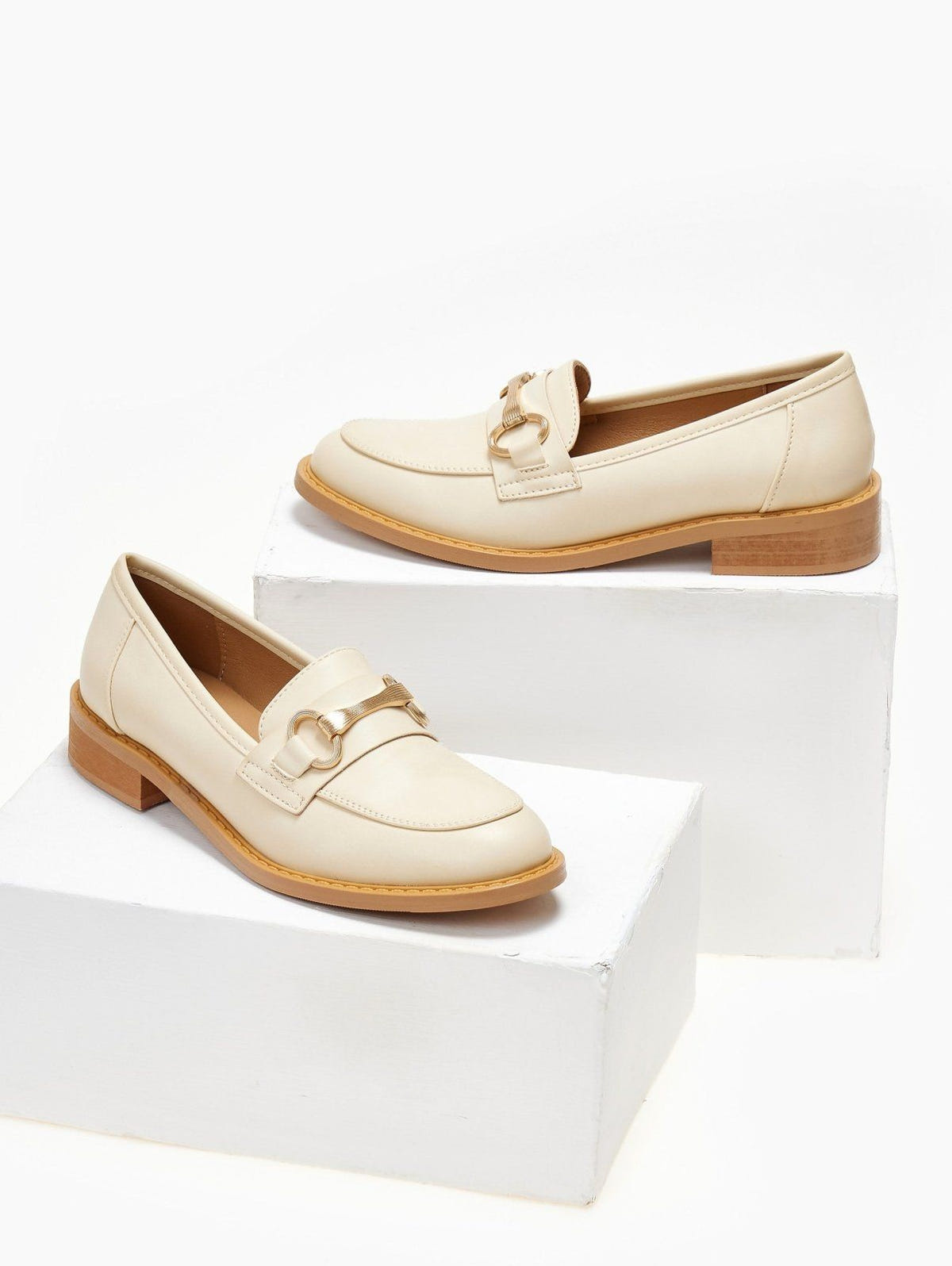 Μοκασίνια με μεταλλικό στοιχείο - Μπεζ - thefashionproject.gr - Super Mode