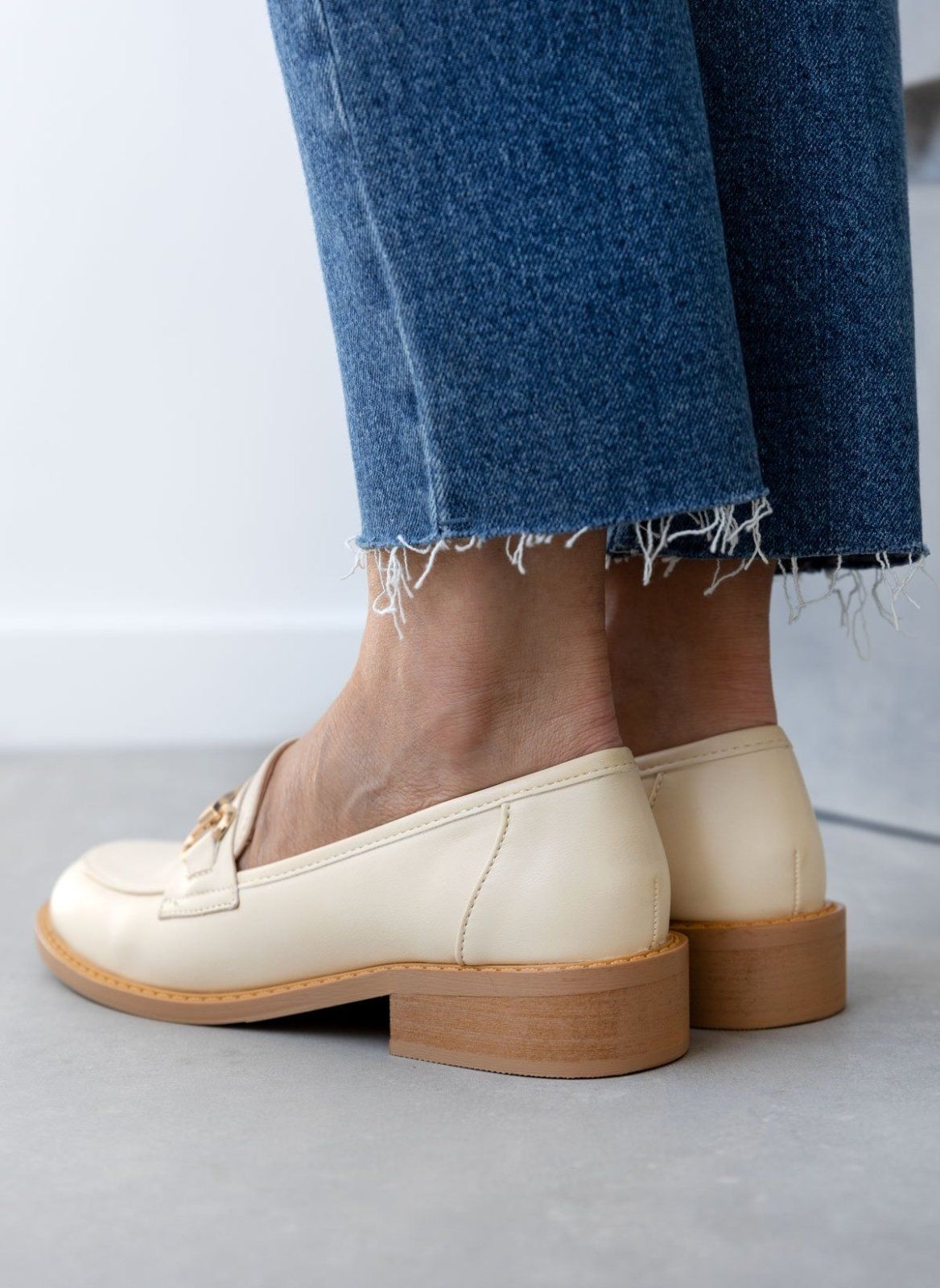 Μοκασίνια με μεταλλικό στοιχείο - Μπεζ - thefashionproject.gr - Super Mode