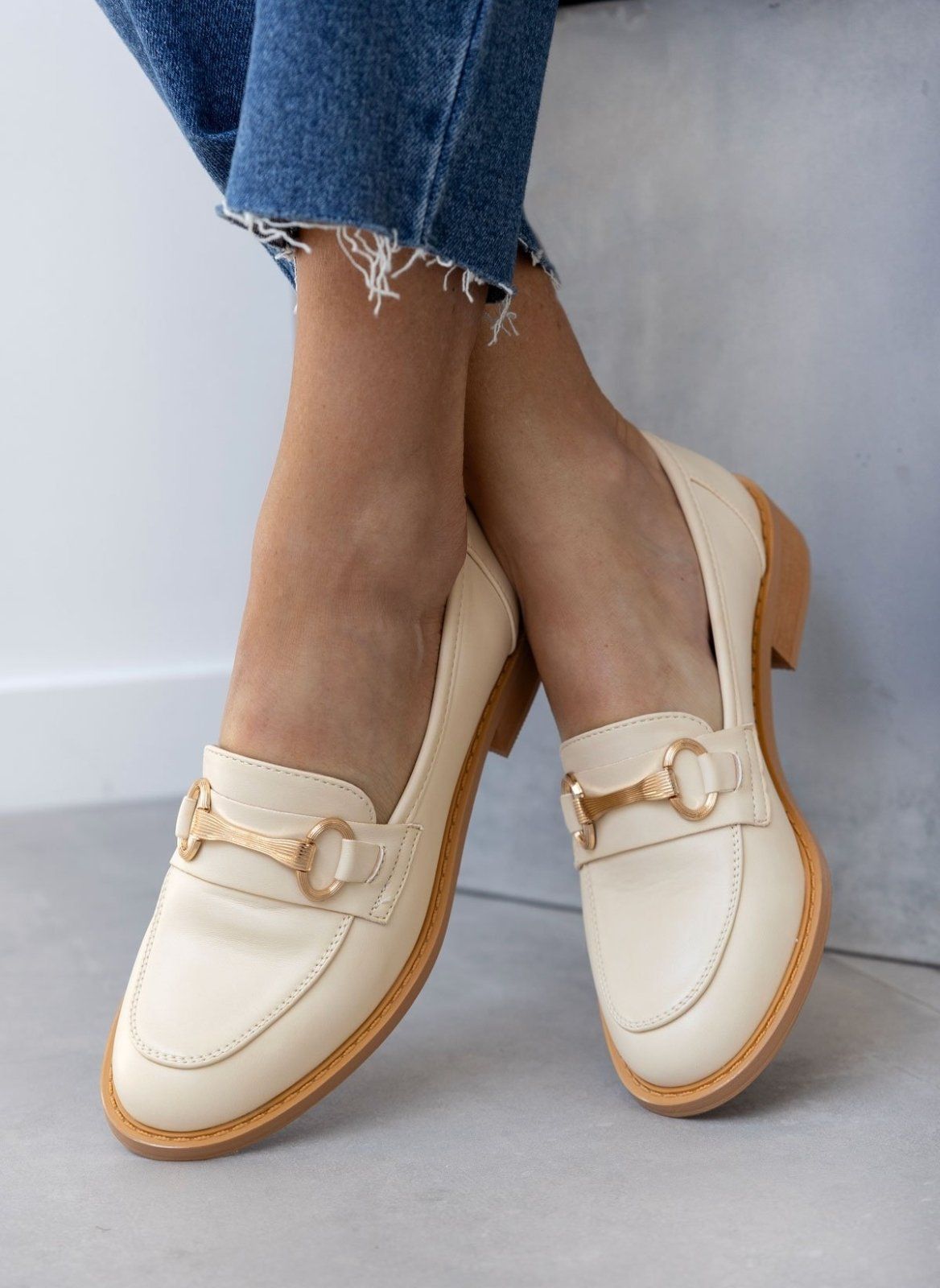 Μοκασίνια με μεταλλικό στοιχείο - Μπεζ - thefashionproject.gr - Super Mode