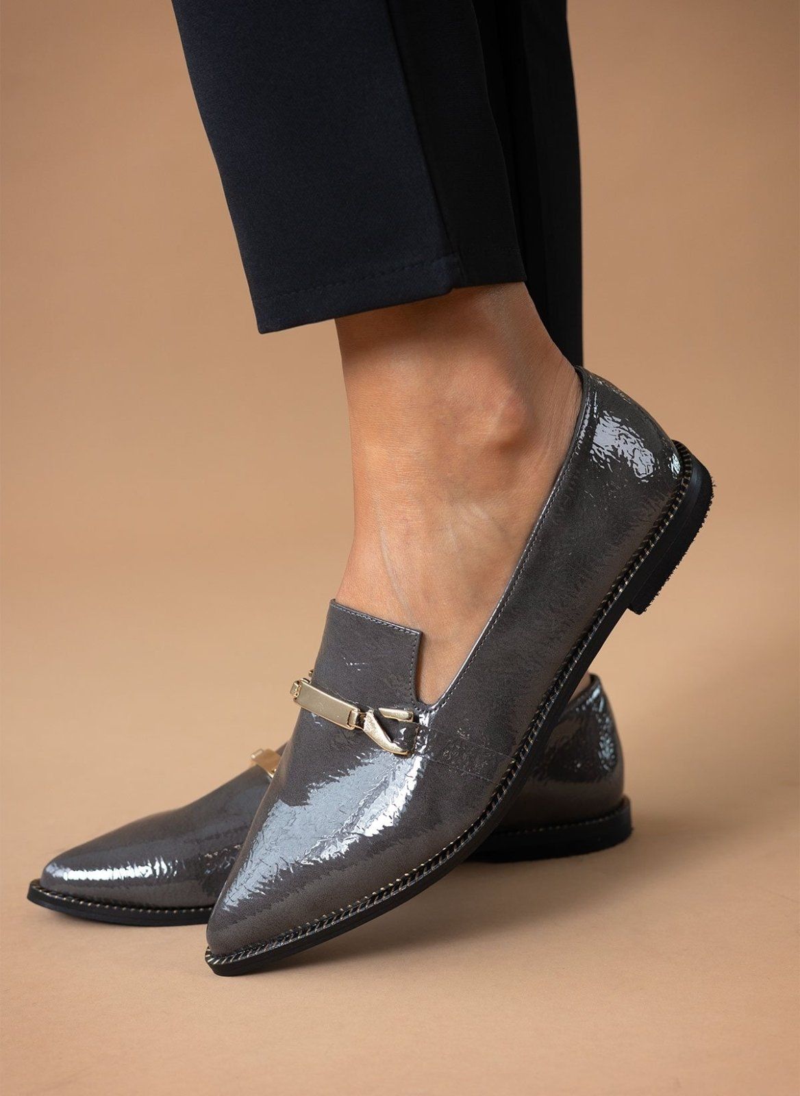 Μοκασίνια μυτερά λουστρίνι Estil - Γκρι - thefashionproject.gr - Estil