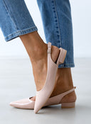 Μπαλαρίνες λουστρίνι μυτερές - Nude - thefashionproject.gr - La Bottine Souriante