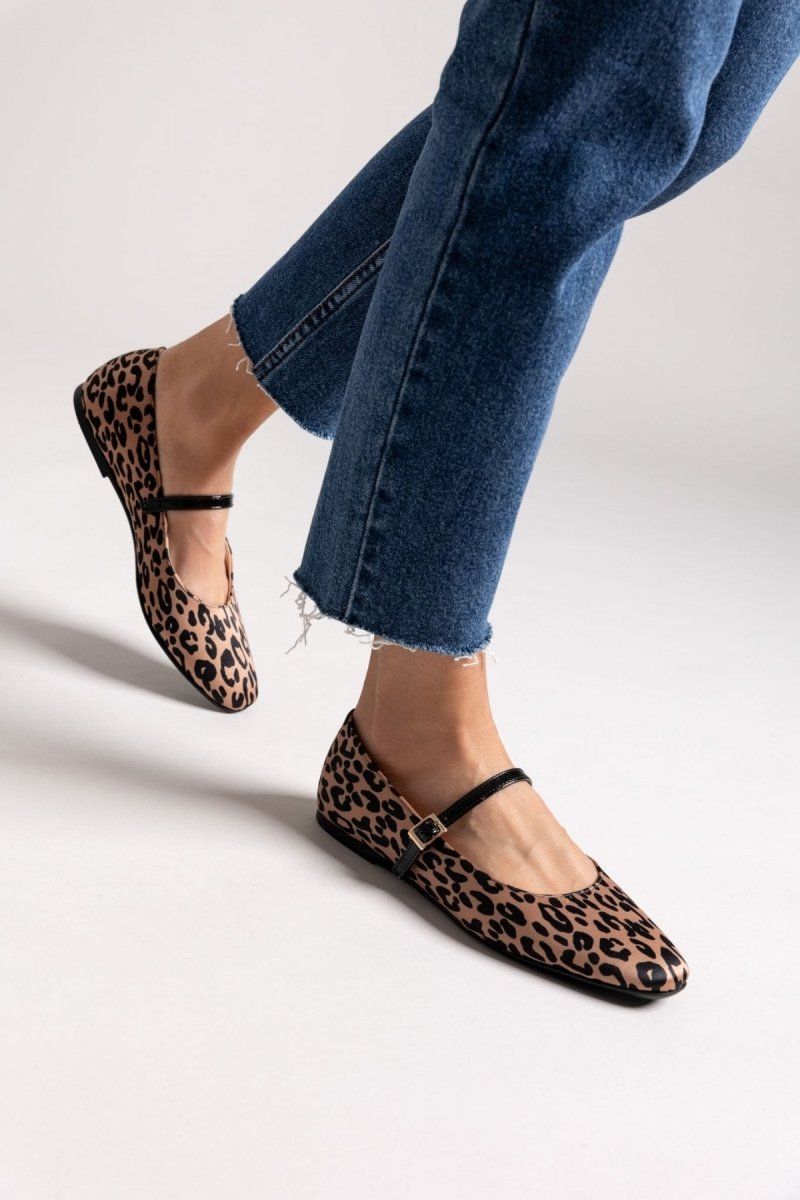 Μπαλαρίνες Mary Jane σατέν με print TFP - Leopard - thefashionproject.gr - TFP