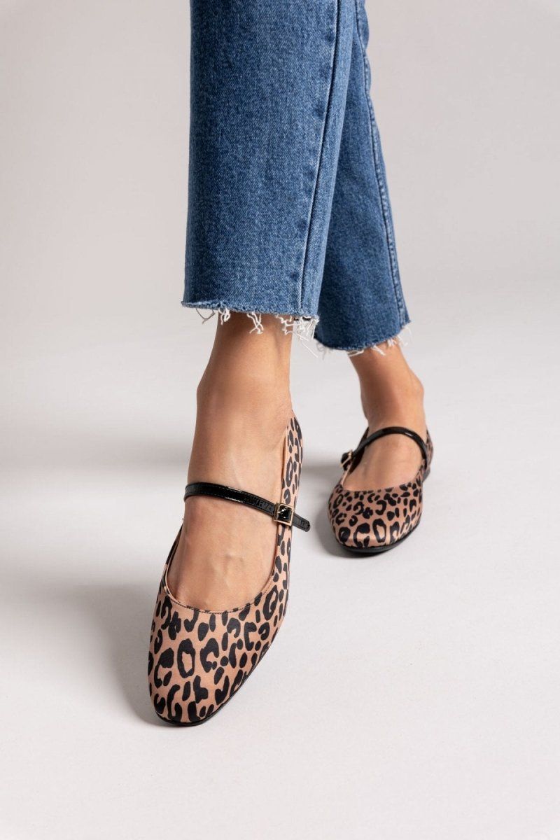 Μπαλαρίνες Mary Jane σατέν με print TFP - Leopard - thefashionproject.gr - TFP