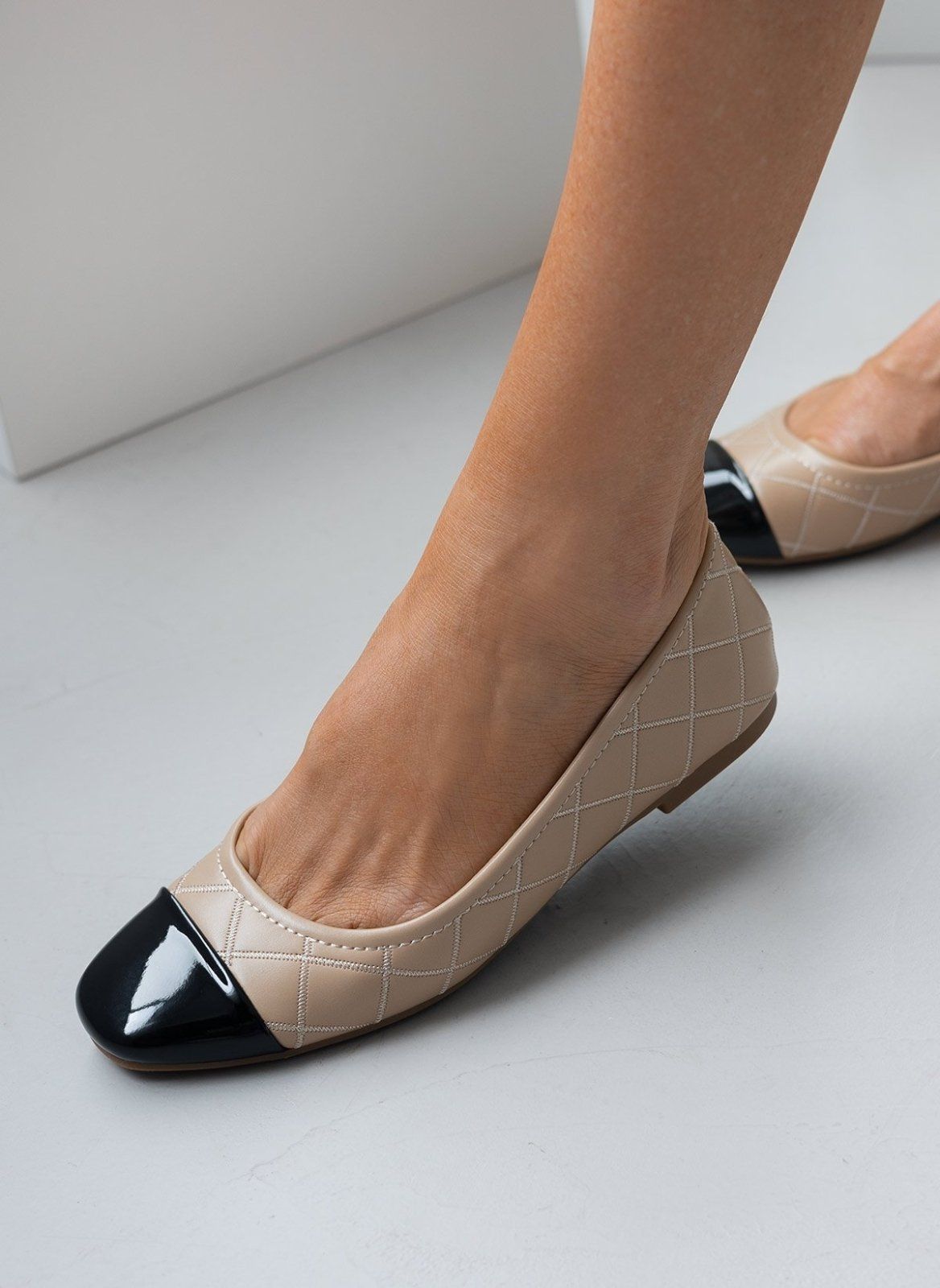Μπαλαρίνες με καπιτονέ σχέδιο Erynn - Μπεζ - thefashionproject.gr - ERYNN