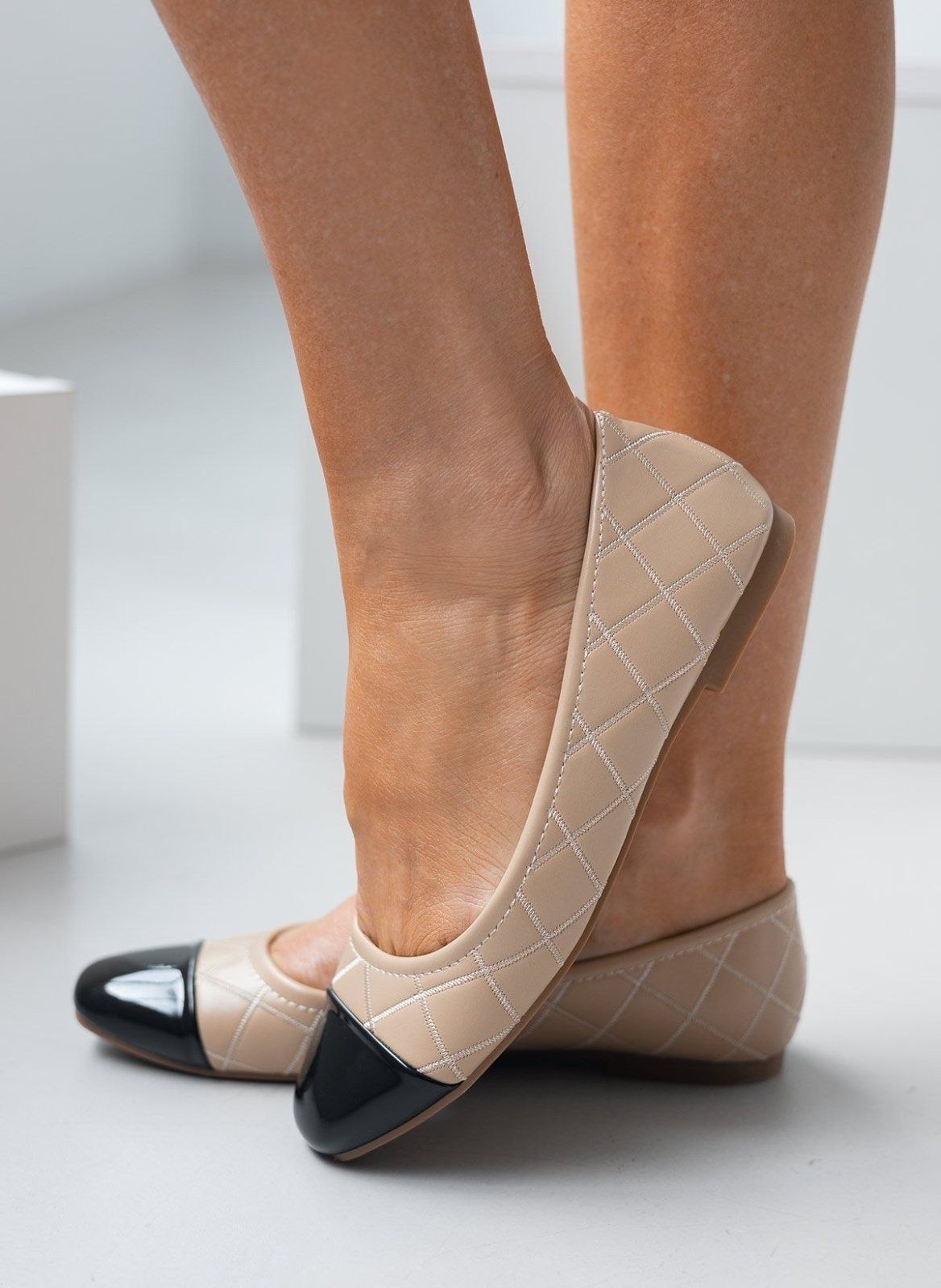 Μπαλαρίνες με καπιτονέ σχέδιο Erynn - Μπεζ - thefashionproject.gr - ERYNN