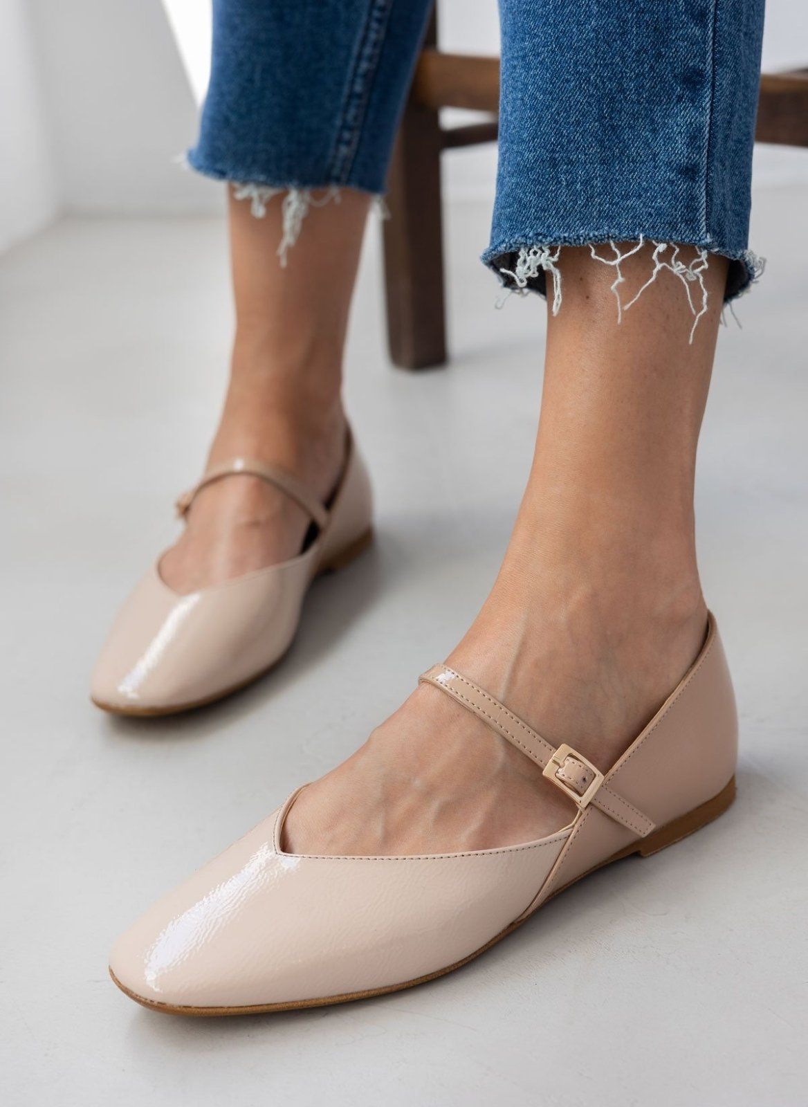 Μπαλαρίνες με λουράκι λουστρίνι TFP - Nude - thefashionproject.gr - TFP
