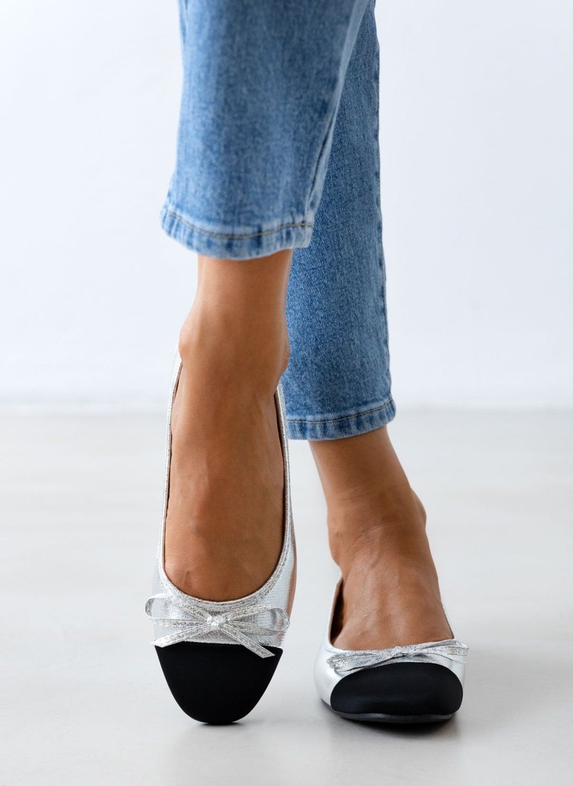 Μπαλαρίνες με suede λεπτομέρεια - Ασημί - thefashionproject.gr - ERYNN
