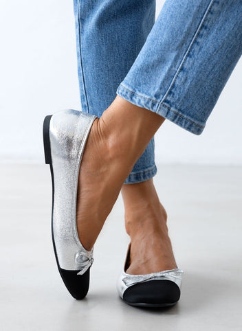 Μπαλαρίνες με suede λεπτομέρεια - Ασημί - thefashionproject.gr - ERYNN
