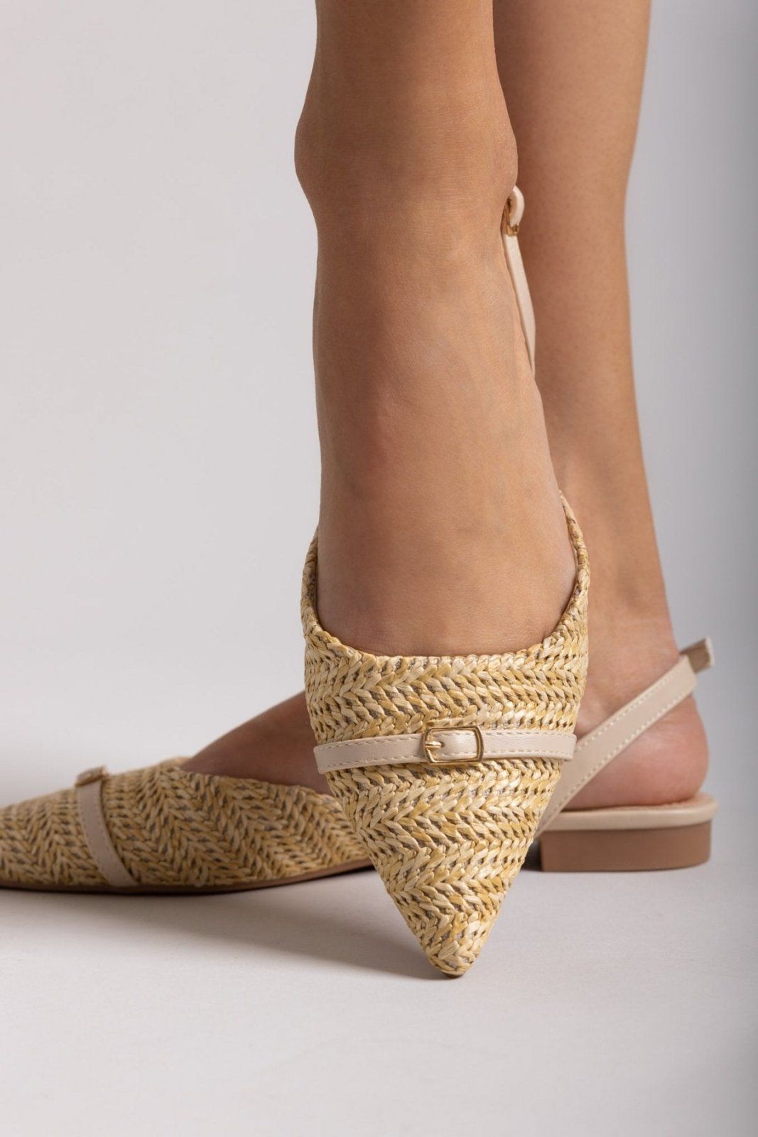 Μπαλαρίνες μυτερές από ψάθα - Μπεζ - thefashionproject.gr - MARQUIIZ