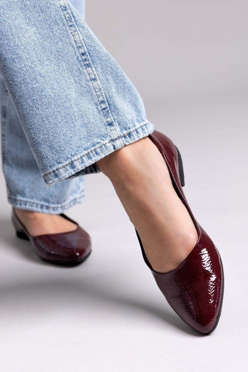 Μπαλαρίνες μυτερές λουστρίνι Estil - Μπορντό - thefashionproject.gr - Estil