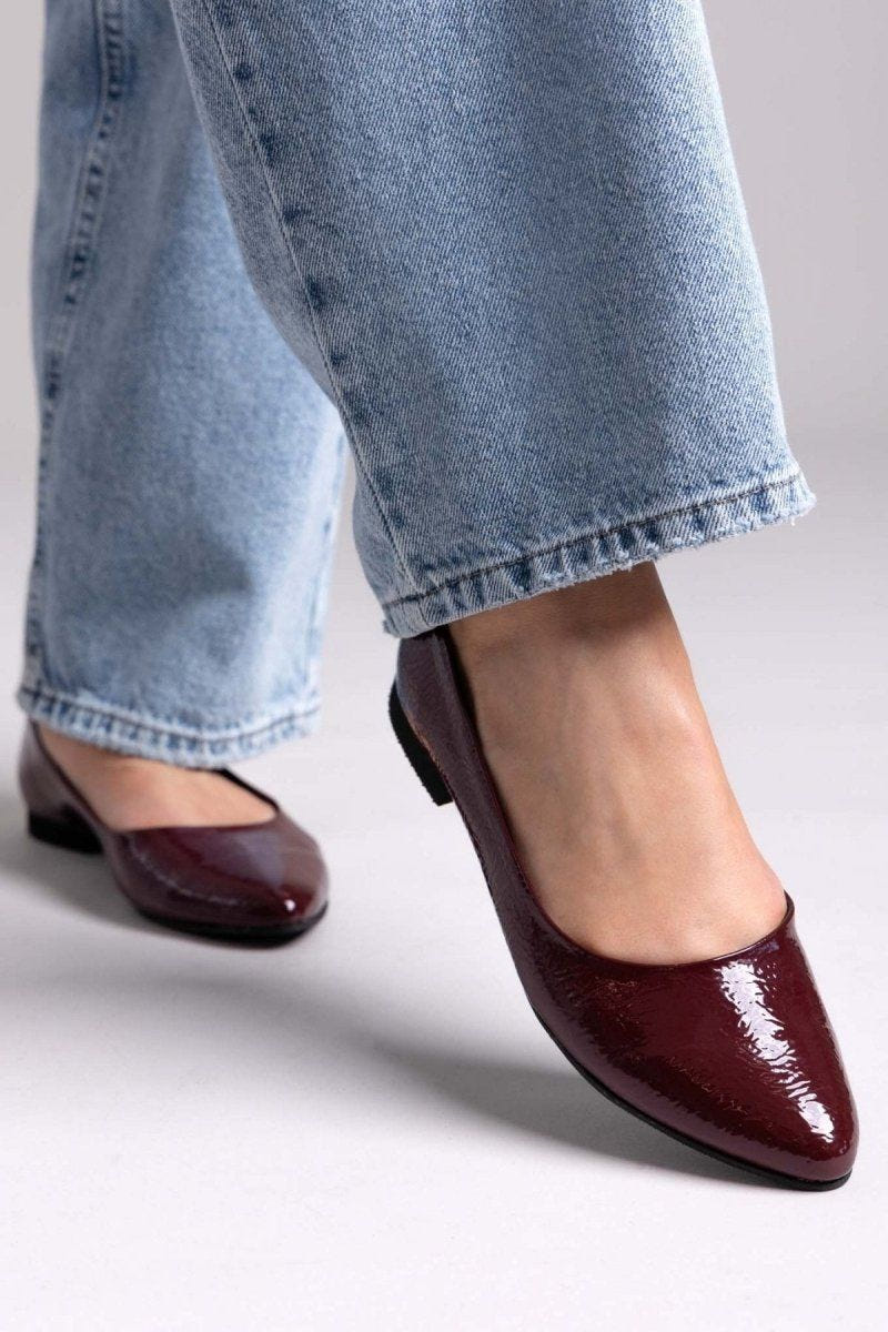 Μπαλαρίνες μυτερές λουστρίνι Estil - Μπορντό - thefashionproject.gr - Estil