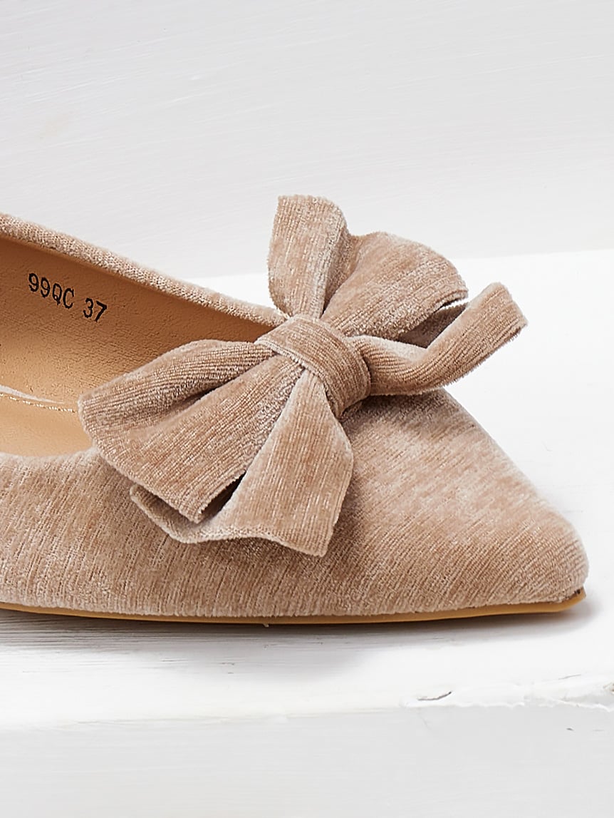 Μπαλαρίνες μυτερές με φιογκάκι - Μπεζ - thefashionproject.gr - Bellamica