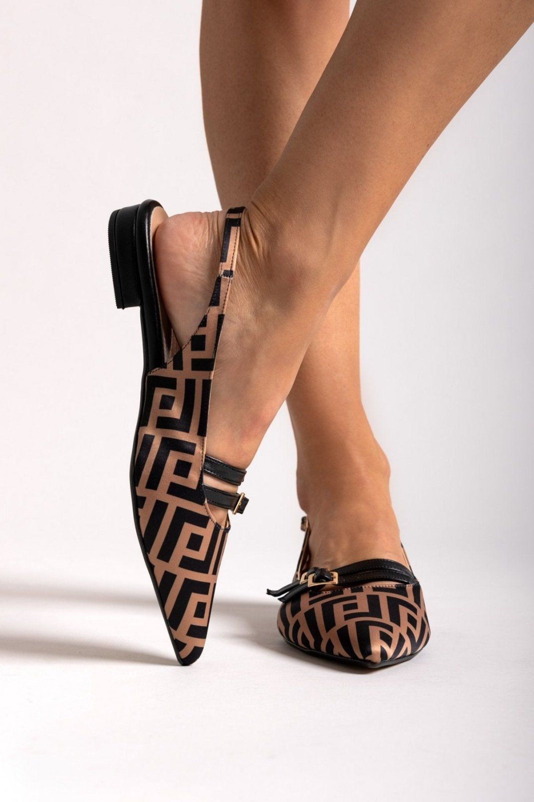 Μπαλαρίνες μυτερές με print TFP - Καφέ - thefashionproject.gr - TFP