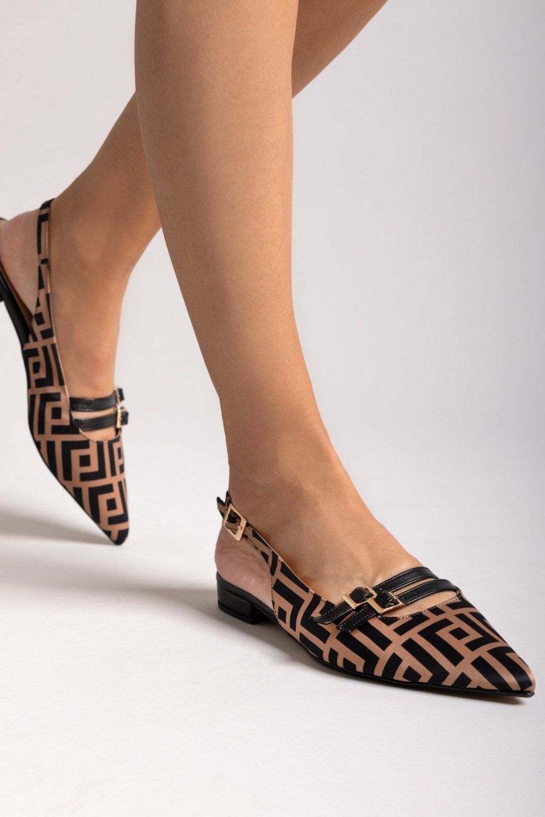 Μπαλαρίνες μυτερές με print TFP - Καφέ - thefashionproject.gr - TFP
