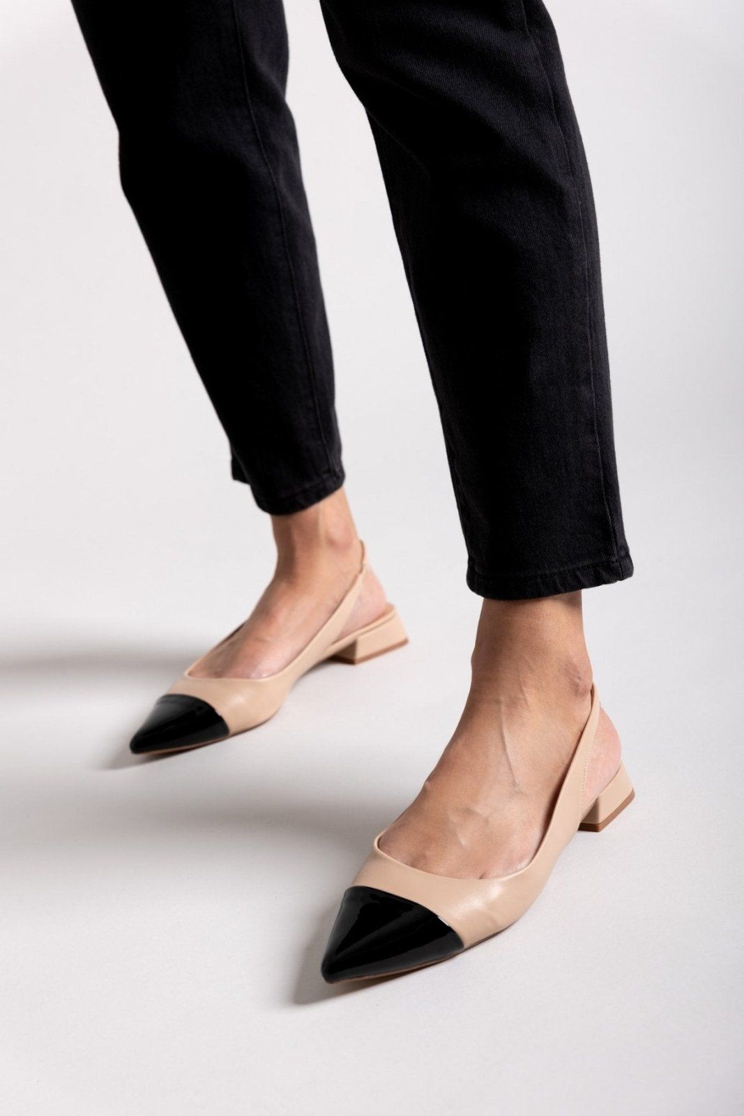 Μπαλαρίνες μυτερές slingback - Μπεζ/Μαύρο - thefashionproject.gr - BOTEGGA 22