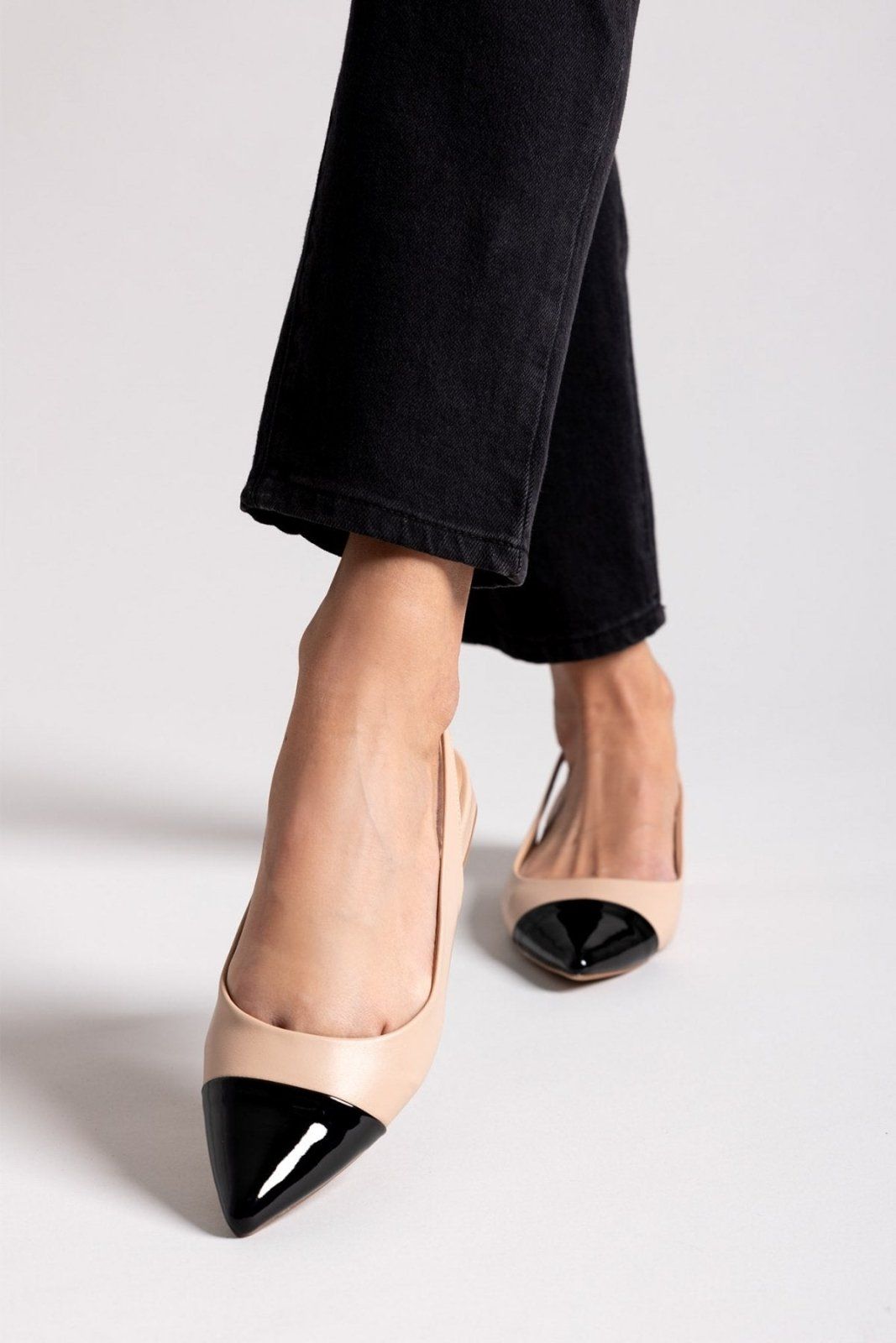 Μπαλαρίνες μυτερές slingback - Μπεζ/Μαύρο - thefashionproject.gr - BOTEGGA 22