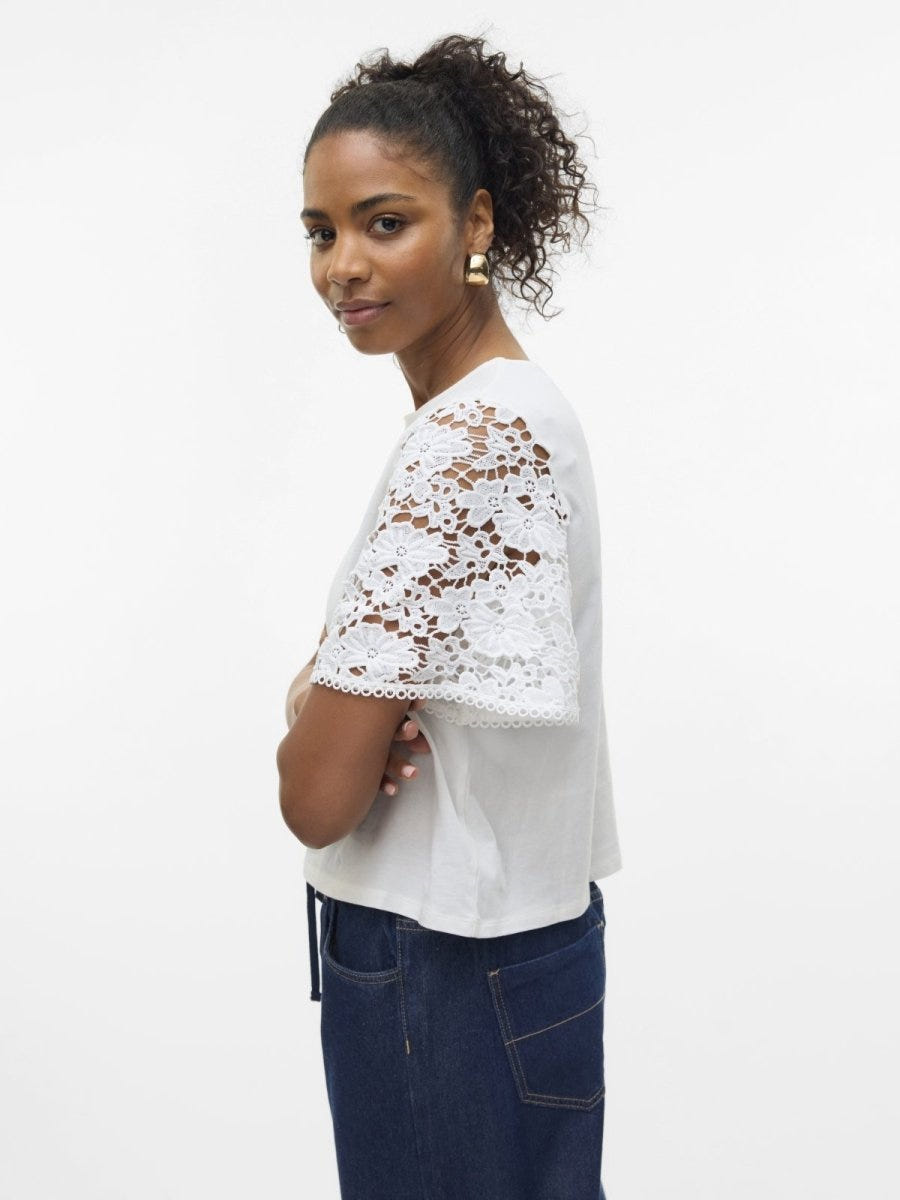 Μπλούζα με δαντέλα στα μανίκια Vero Moda 10329679 - Λευκό - thefashionproject.gr - VERO MODA