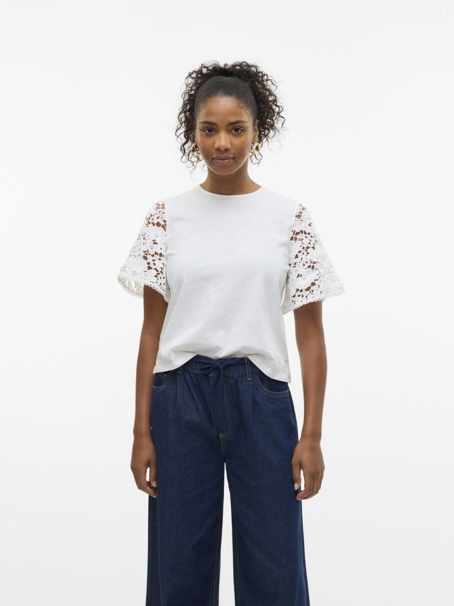 Μπλούζα με δαντέλα στα μανίκια Vero Moda 10329679 - Λευκό - thefashionproject.gr - VERO MODA