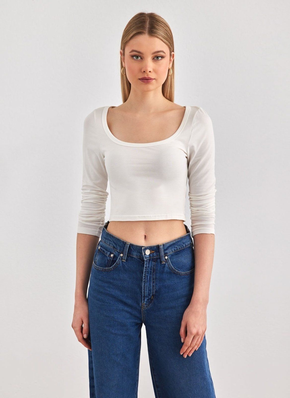 Μπλουζάκι μακρυμάνικο crop top Different - Shop 01 - 179 - Λευκό - thefashionproject.gr - DIFFERENT - SHOP