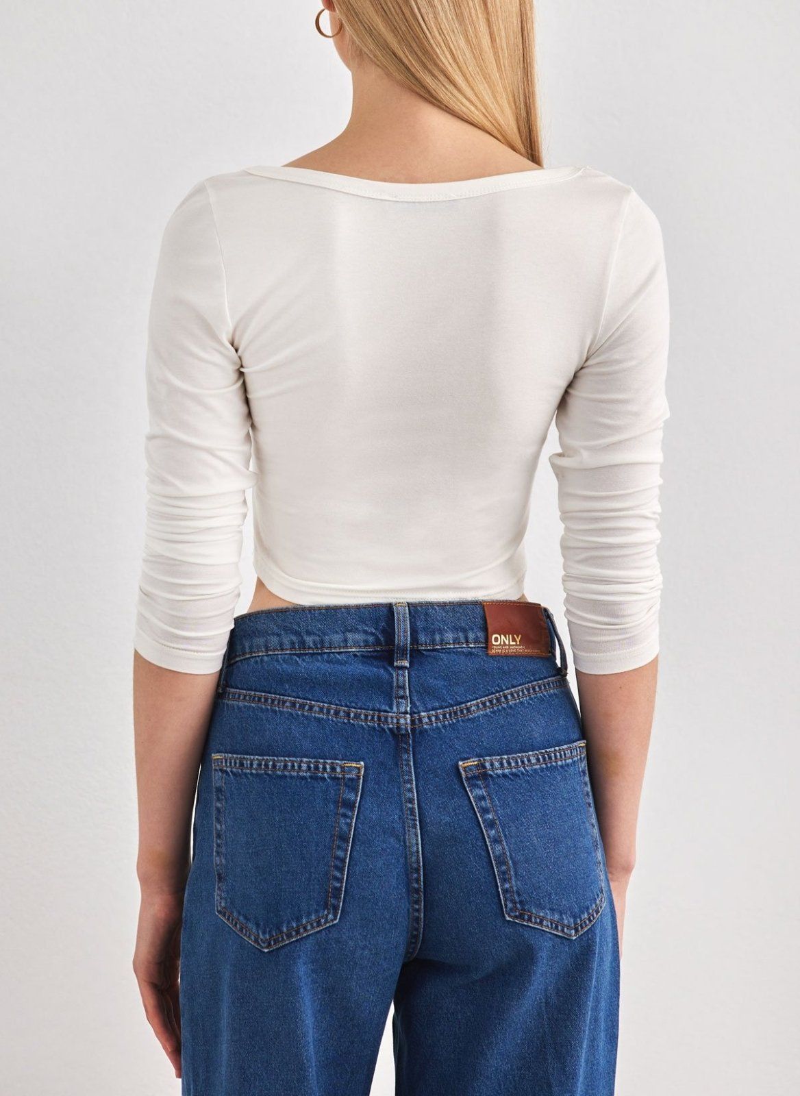 Μπλουζάκι μακρυμάνικο crop top Different - Shop 01 - 179 - Λευκό - thefashionproject.gr - DIFFERENT - SHOP