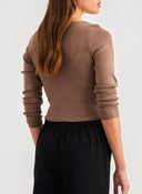 Μπλουζάκι με v cut λαιμόκοψη - Καφέ - thefashionproject.gr - The Fashion Project