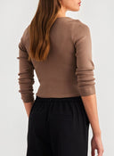Μπλουζάκι με v cut λαιμόκοψη - Καφέ - thefashionproject.gr - The Fashion Project