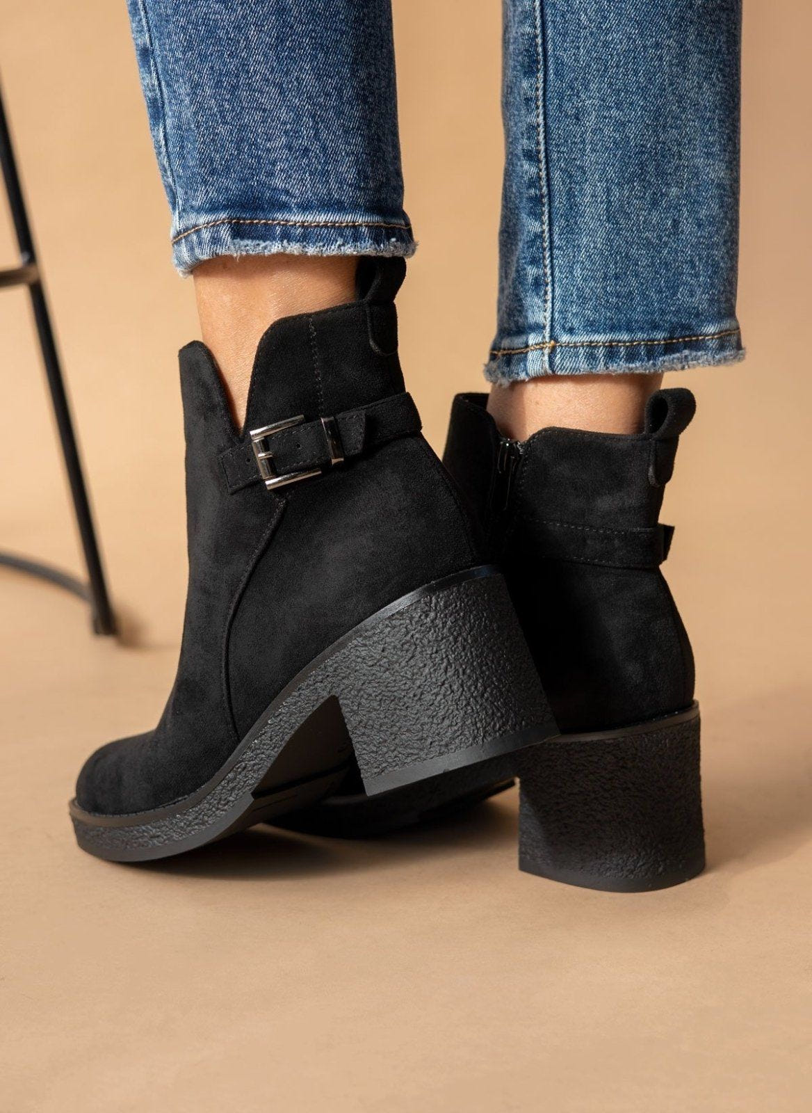 Μποτάκια αστραγάλου suede με άνοιγμα - Μαύρο - thefashionproject.gr - The Fashion Project
