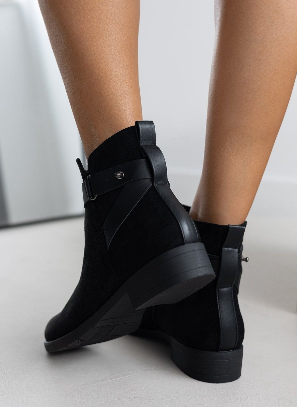 Μποτάκια αστραγάλου suede με ζωνάκι - Μαύρο - thefashionproject.gr - The Fashion Project