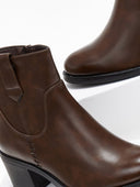 Μποτάκια casual με εξωτερικές ραφές - Καφέ - thefashionproject.gr - MIRA & MAX