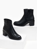 Μποτάκια casual με εξωτερικές ραφές - Μαύρο - thefashionproject.gr - MIRA & MAX