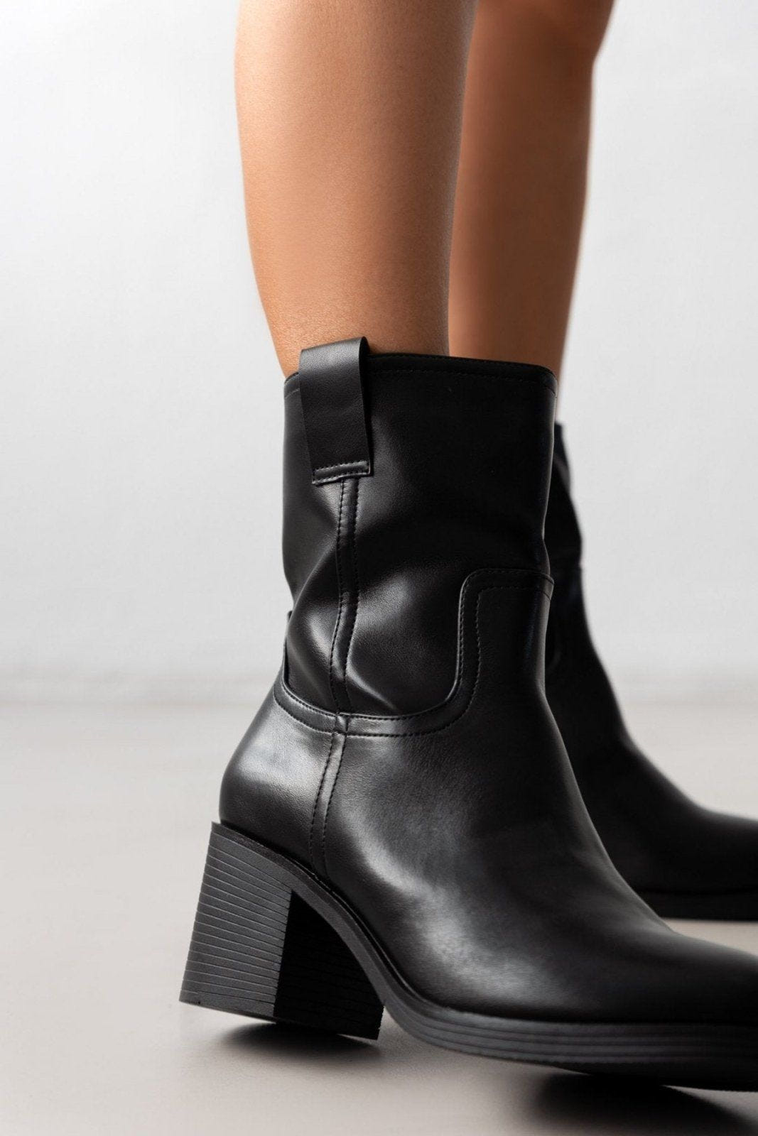 Μποτάκια casual με τακούνι - Μαύρο - thefashionproject.gr - MARQUIIZ