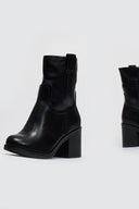 Μποτάκια casual με τακούνι - Μαύρο - thefashionproject.gr - MARQUIIZ