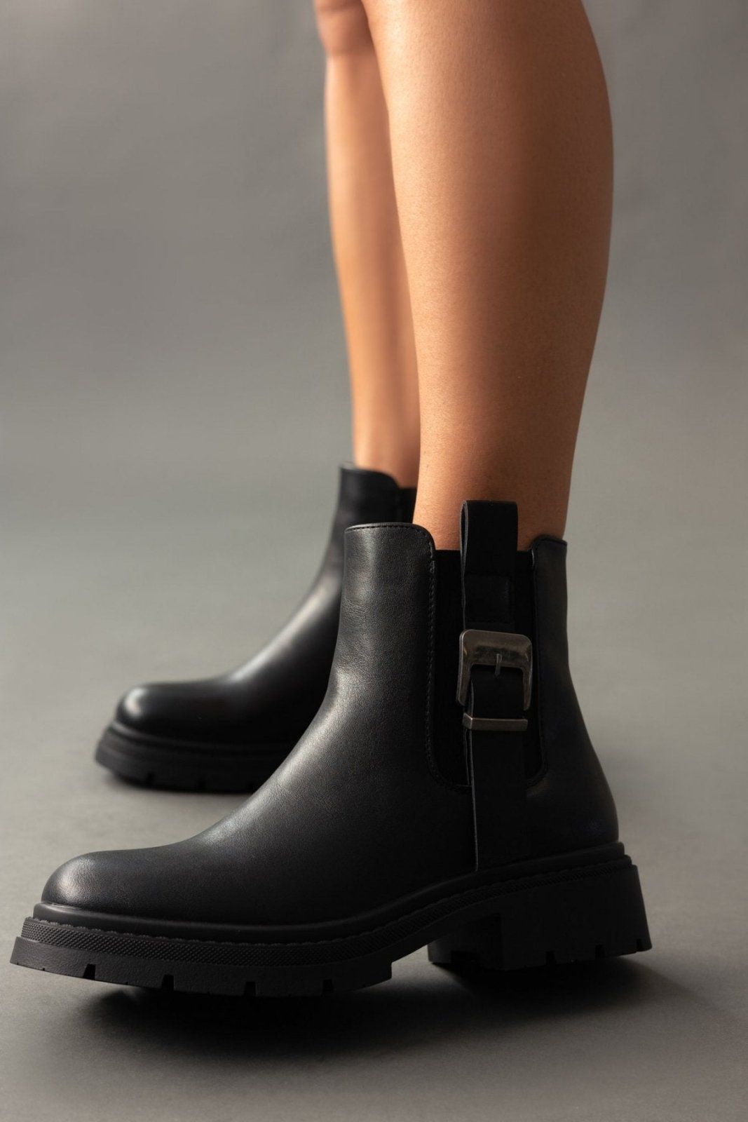 Μποτάκια chelsea με λάστιχο και τοκά ERYNN - Μαύρο - thefashionproject.gr - ERYNN