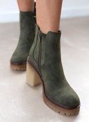 Μποτάκια chelsea suede με κρεπ τακούνι ERYNN - Χακί - thefashionproject.gr - ERYNN
