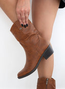 Μποτάκια cowboy με σούρα Refresh 171411 - Κάμελ - thefashionproject.gr - Refresh