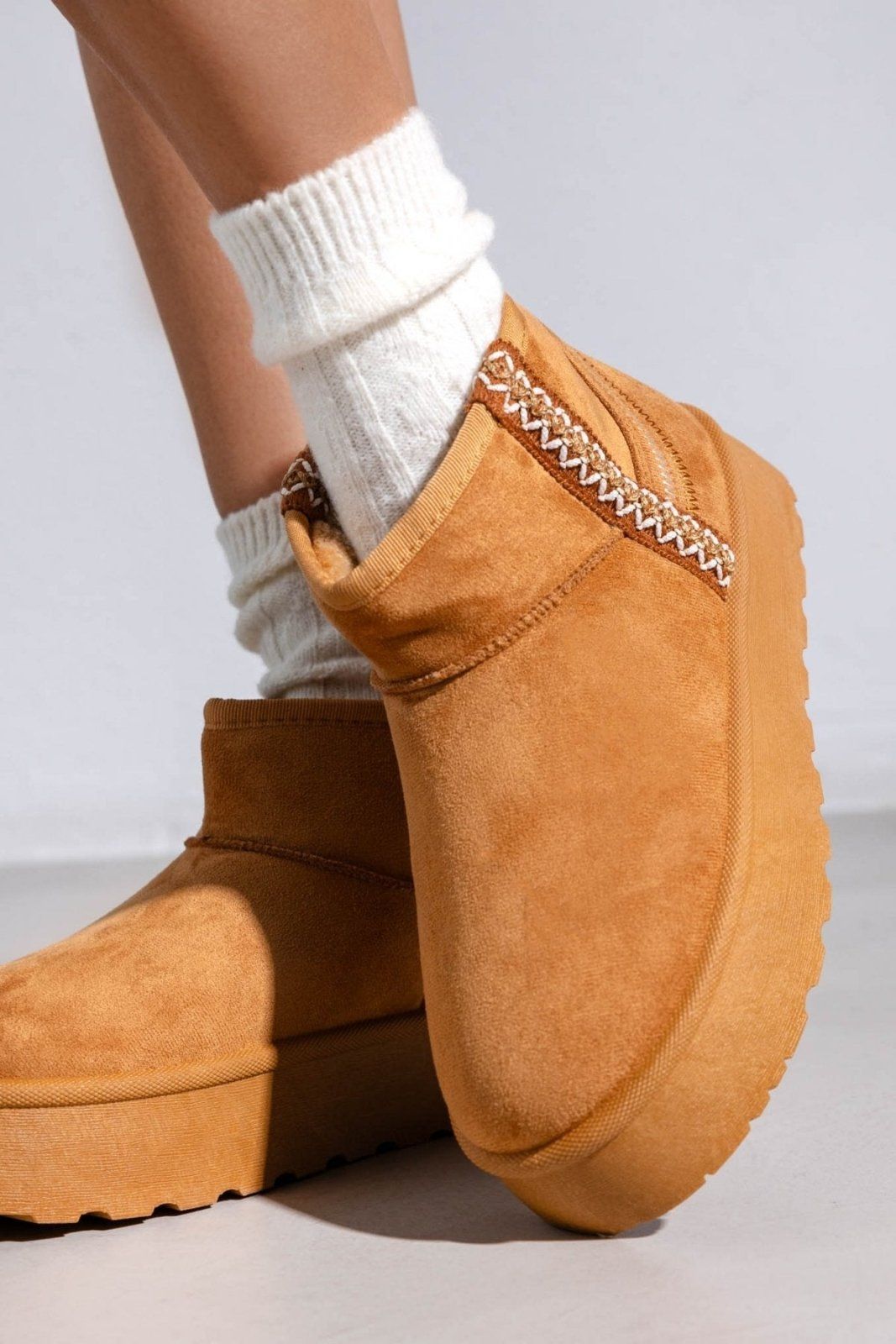 Μποτάκια κοντά με γούνα και ραφές ERYNN - Κάμελ - thefashionproject.gr - ERYNN