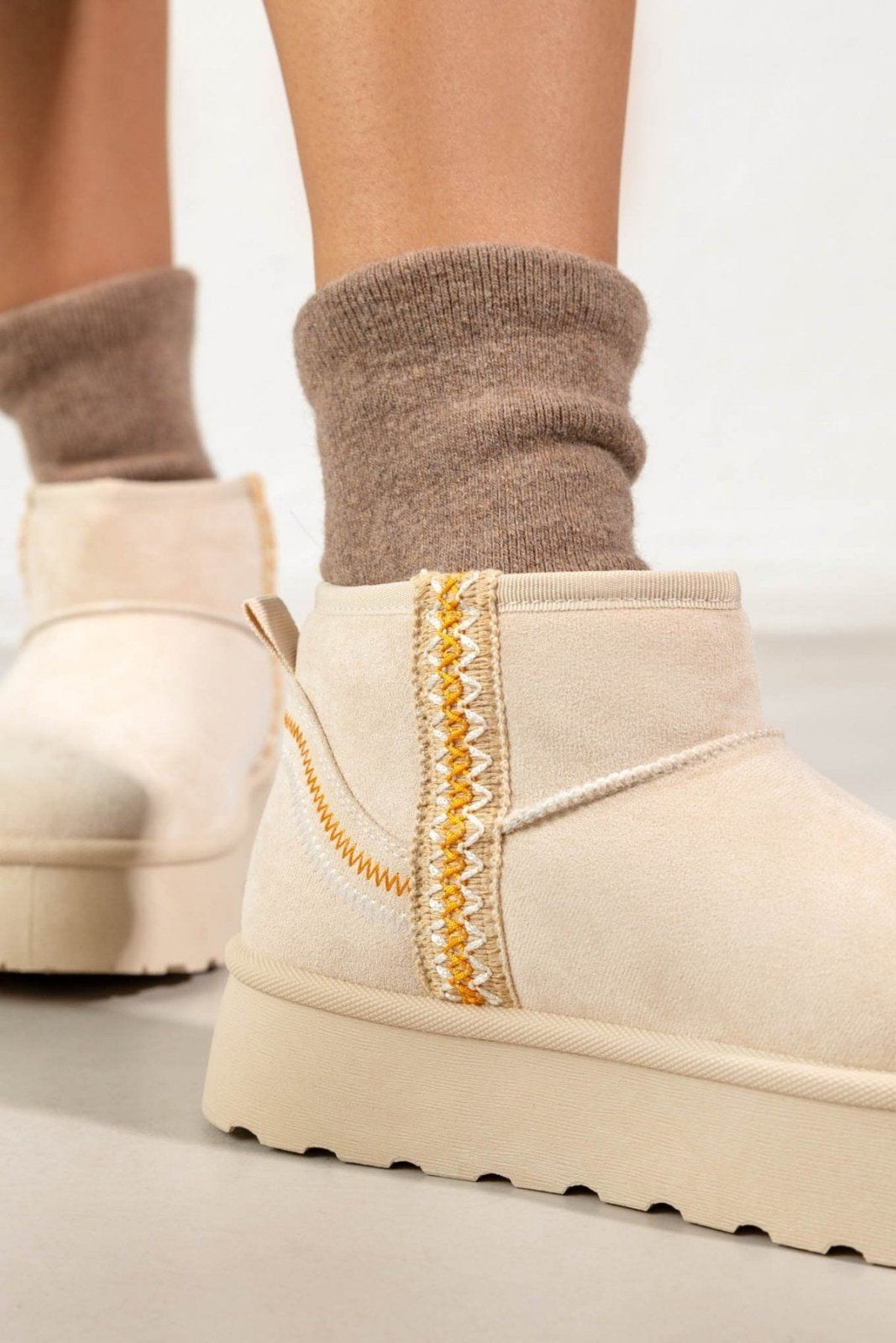Μποτάκια κοντά με γούνα και ραφές ERYNN - Μπεζ - thefashionproject.gr - ERYNN