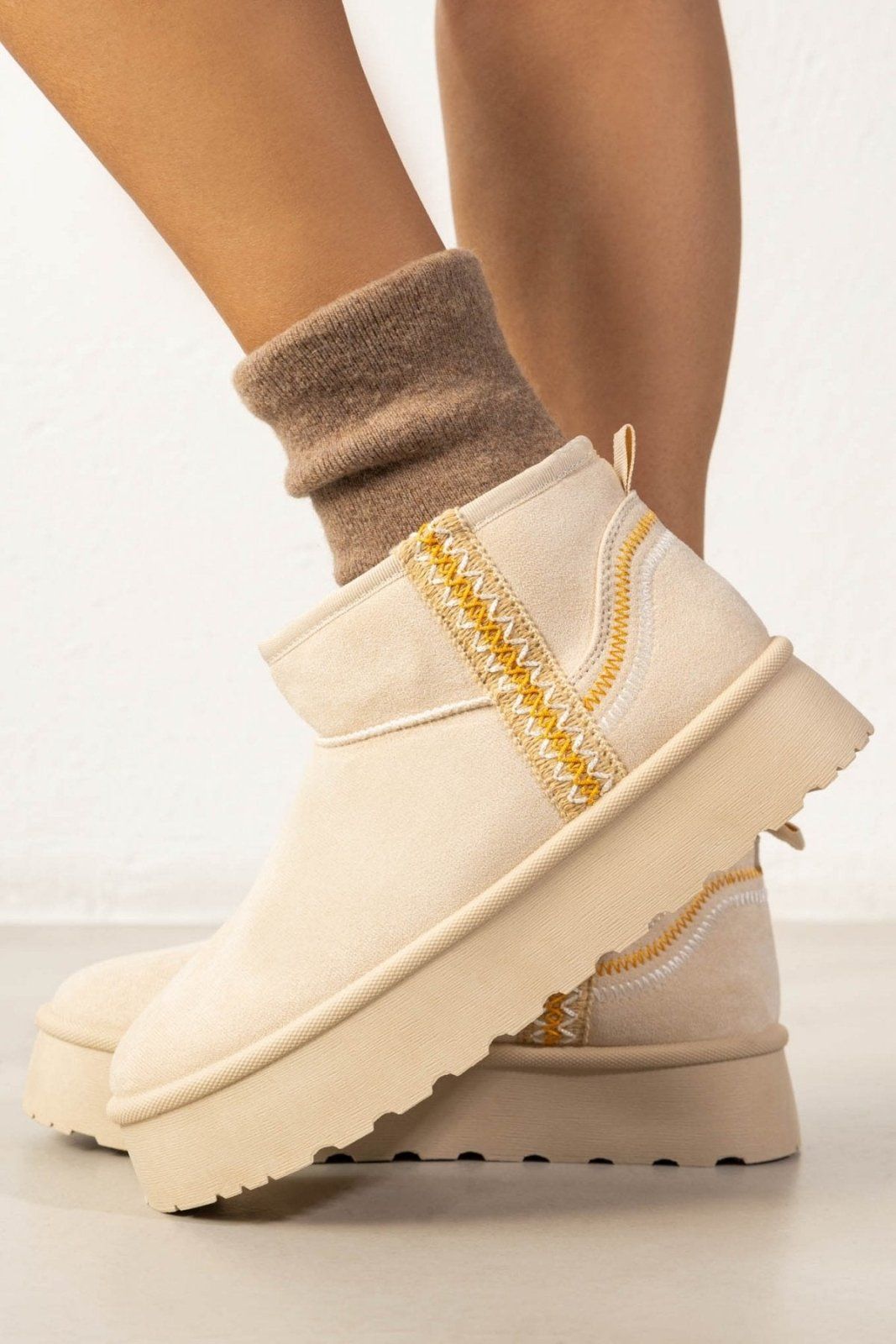 Μποτάκια κοντά με γούνα και ραφές ERYNN - Μπεζ - thefashionproject.gr - ERYNN