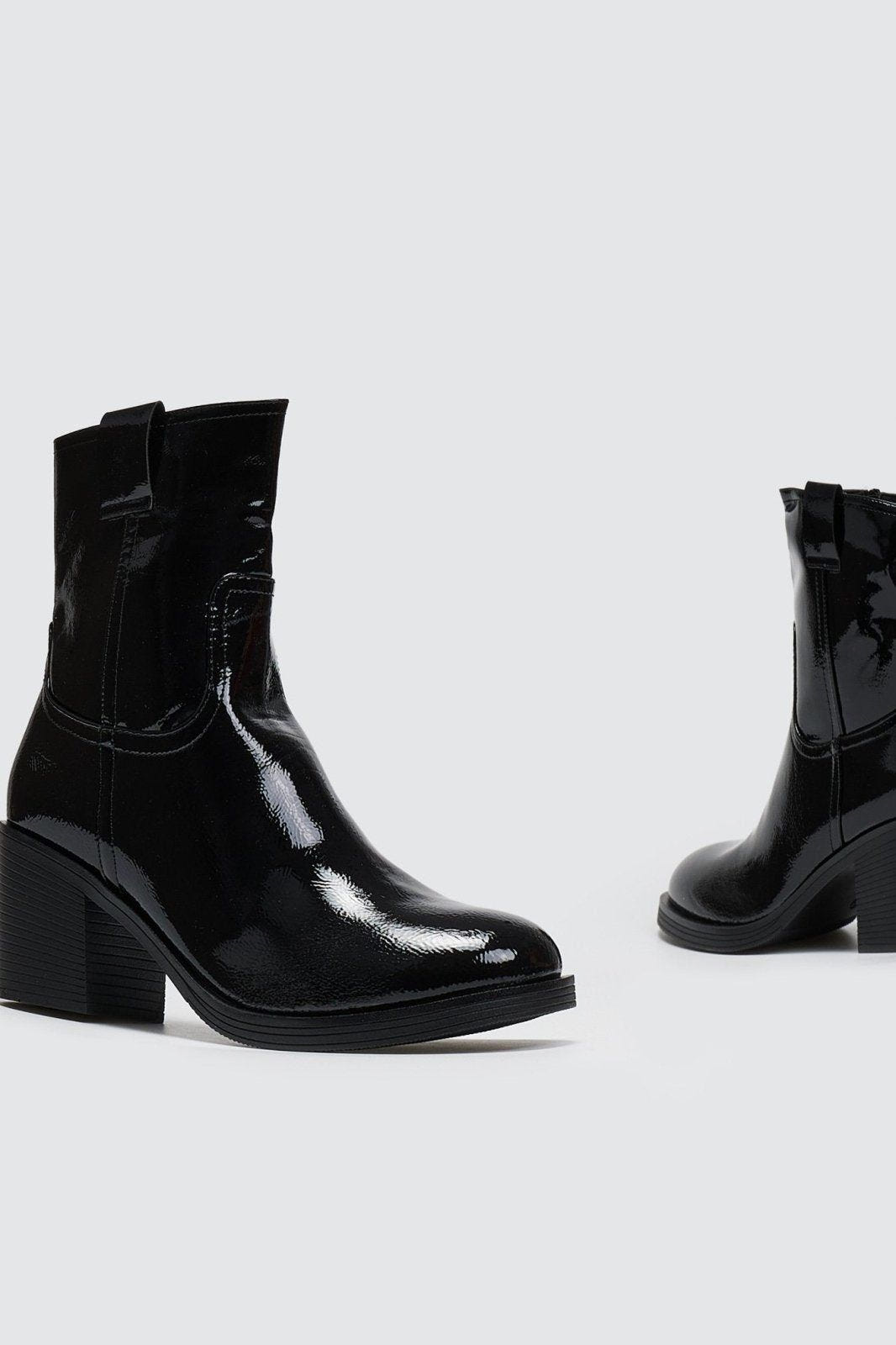 Μποτάκια λουστρίνι με τακούνι - Μαύρο - thefashionproject.gr - MARQUIIZ