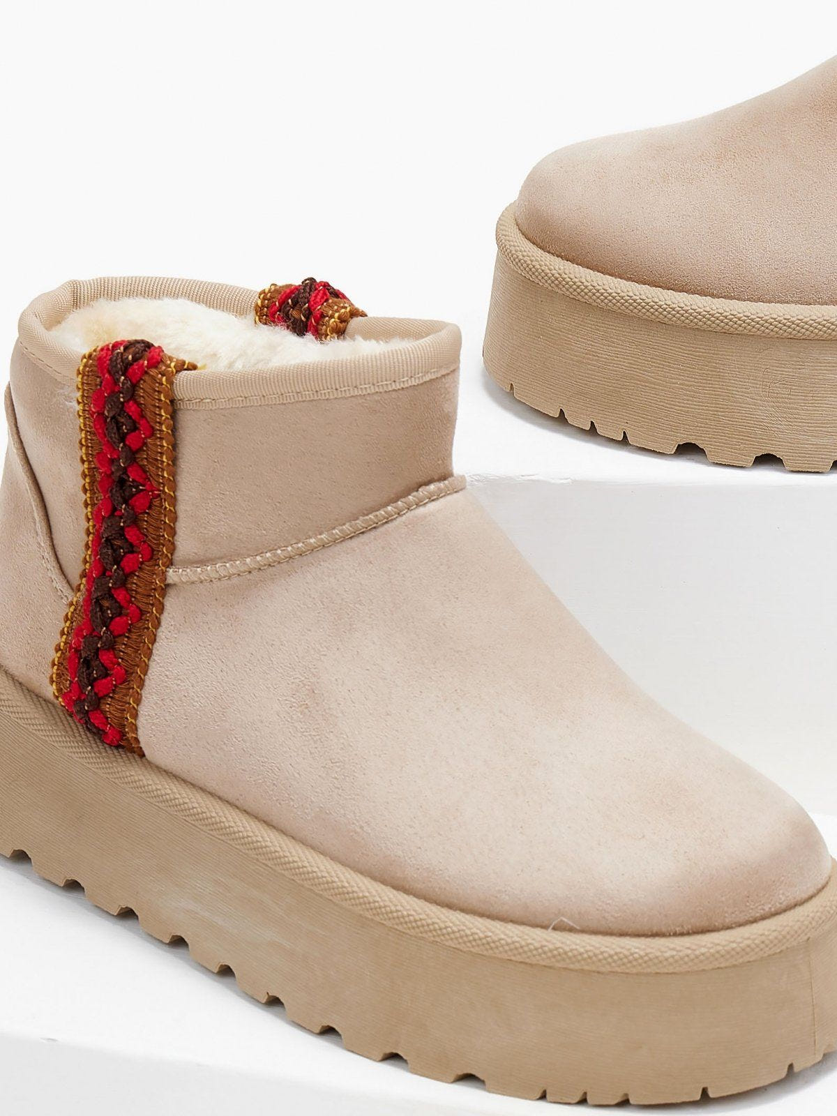 Μποτάκια με γούνα και boho τρέσα - Τάουπε - thefashionproject.gr - The Fashion Project
