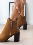 Μποτάκια suede με ανάγλυφο pattern Erynn - Κάμελ - thefashionproject.gr - ERYNN