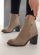 Μποτάκια suede με ανάγλυφο pattern Erynn - Τάουπε - thefashionproject.gr - ERYNN