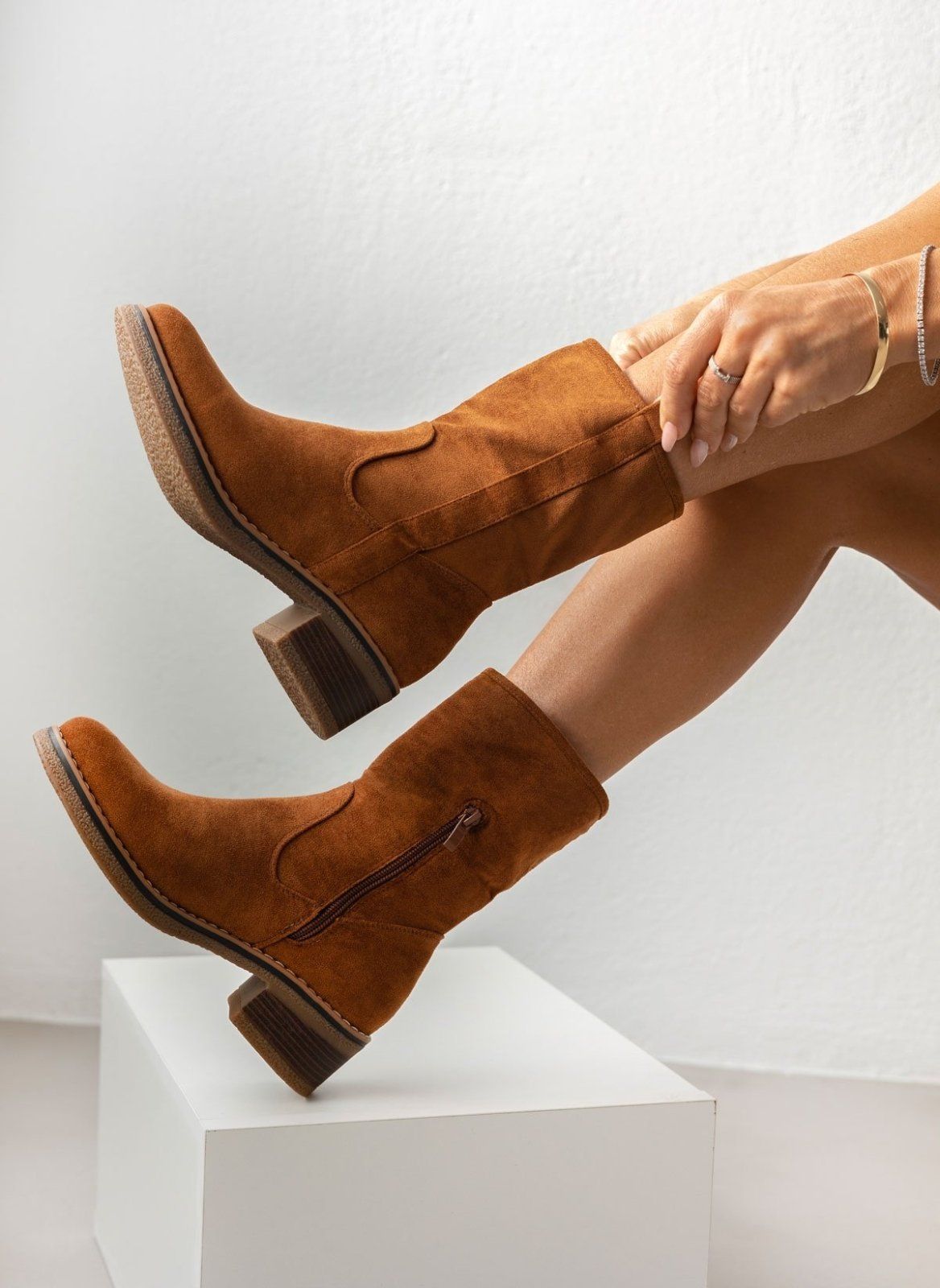Μποτάκια suede με εξωτερική ραφή - Ταμπά - thefashionproject.gr - MIRA & MAX