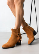 Μποτάκια suede με ζωνάκι και κρόσσια - Κάμελ - thefashionproject.gr - The Fashion Project
