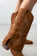 Μπότες cowboy suede με γύρισμα ERYNN